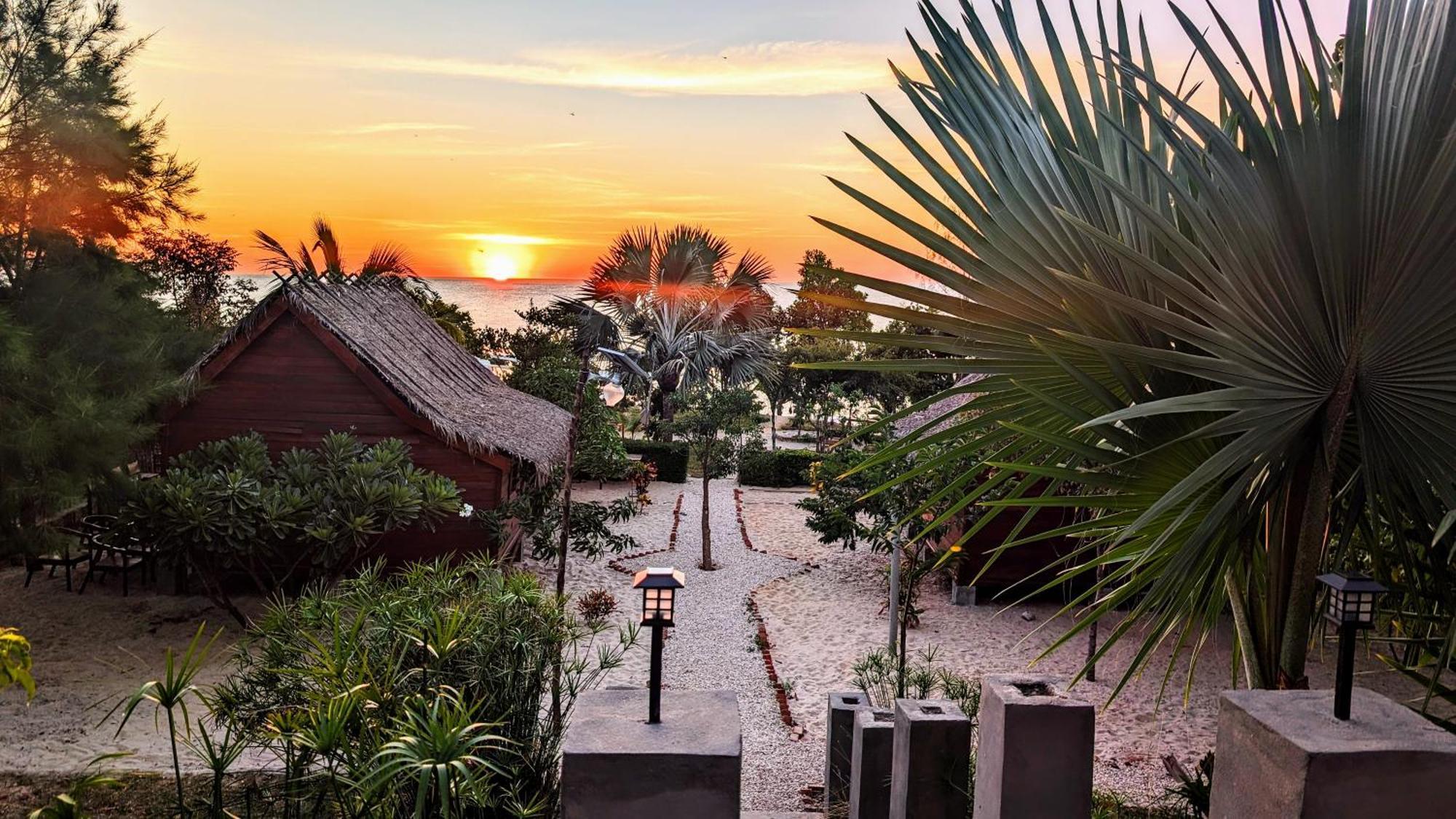 Ampazony Oasis Lodge Mahajanga Dış mekan fotoğraf