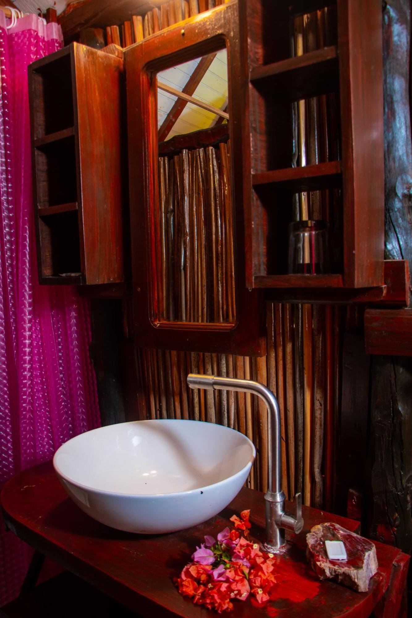 Ampazony Oasis Lodge Mahajanga Dış mekan fotoğraf
