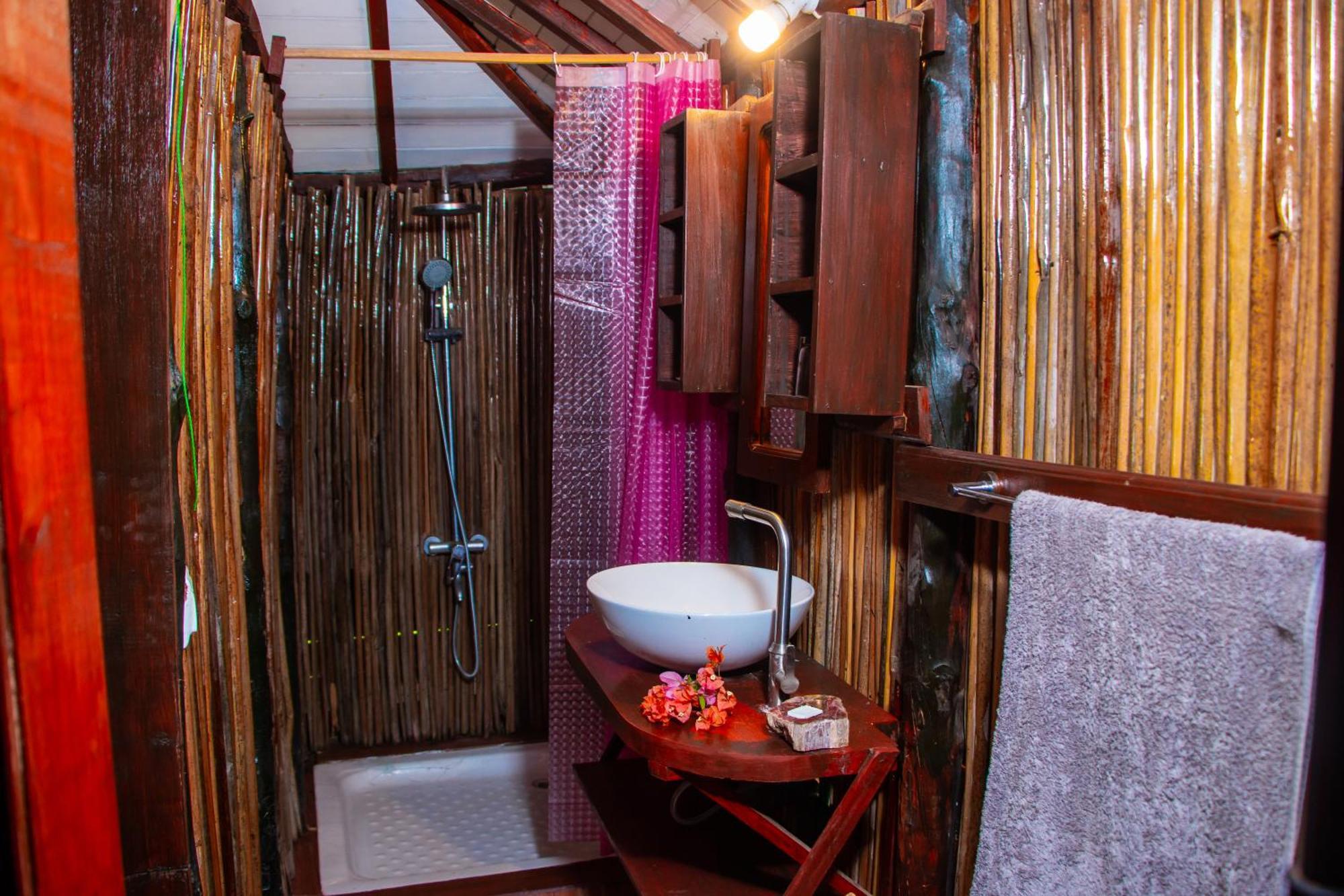 Ampazony Oasis Lodge Mahajanga Dış mekan fotoğraf